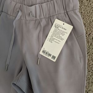 Lululemon On The Fly 7/8 Woven size 4 NWT